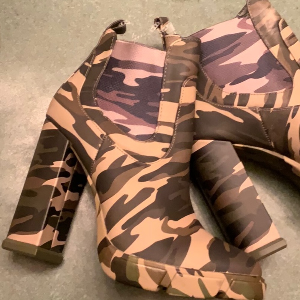 Gianni Bini DRA-MATIC Gore Camo Block Heel Bootie